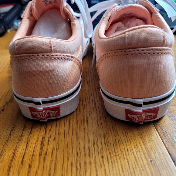 Ladies Sneakers - Picture 3 of 7